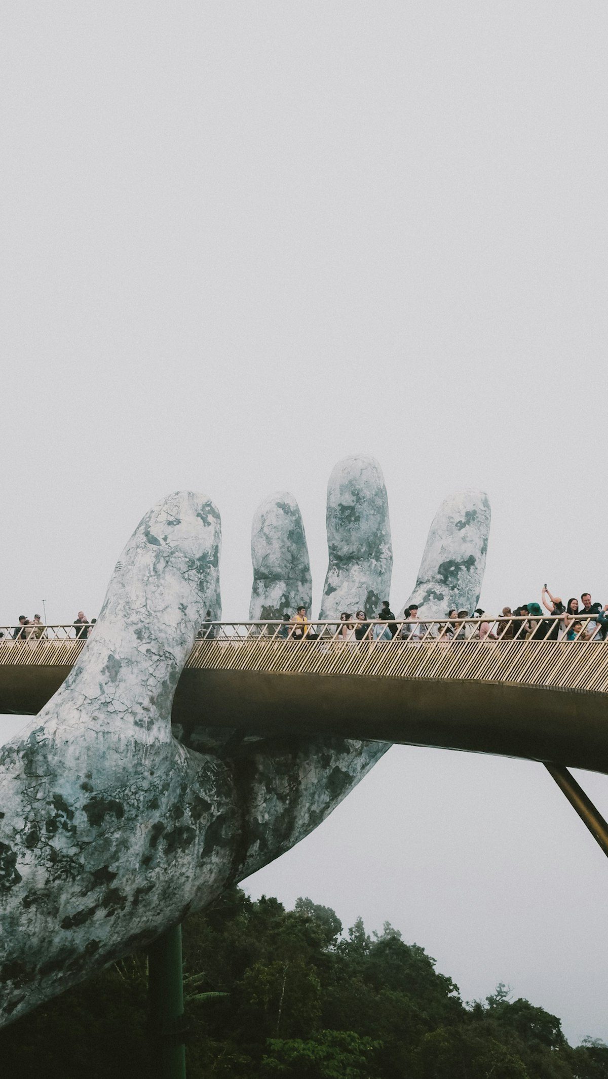 Golden Bridge held by stone hands, Đà Nẵng
